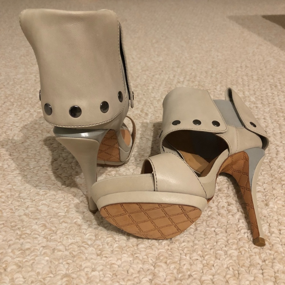 L.A.M.B. “Quinlan” Leather Sandal - Picture 4 of 5